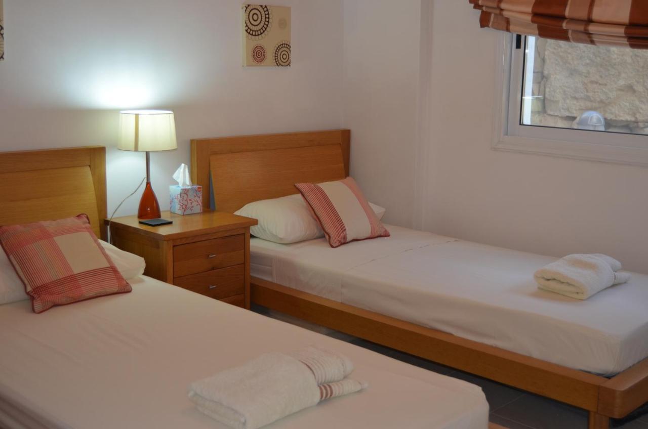 Sam'S Cove Apartment Paphos Bagian luar foto